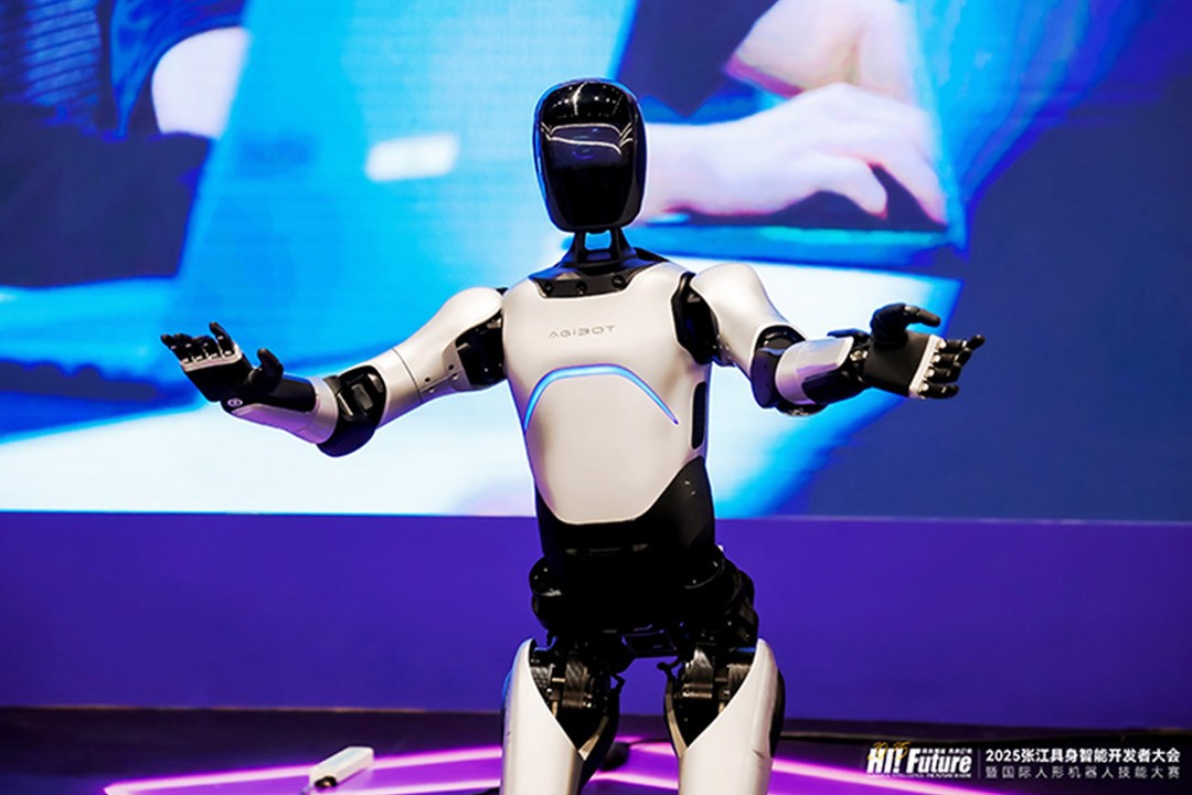 今年会官网-70英寸4K夏普70C7 极致的美学看得见的光影本色